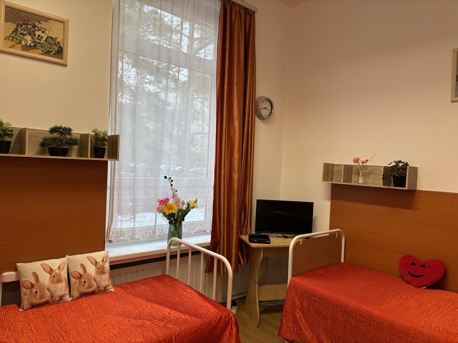 3 fős apartman – 2 ágyas szobája 5